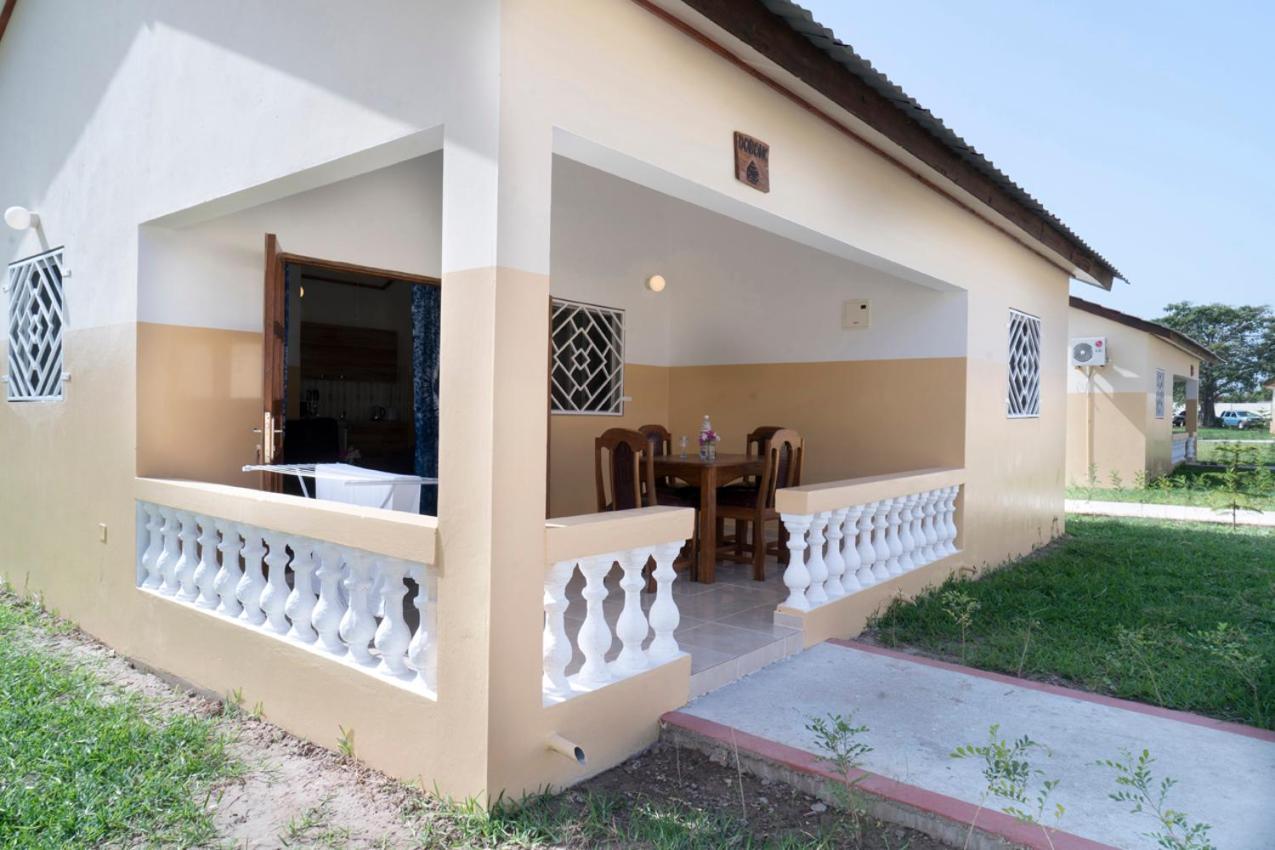 Kunta Kinteh Beach Complex Kotu Buitenkant foto
