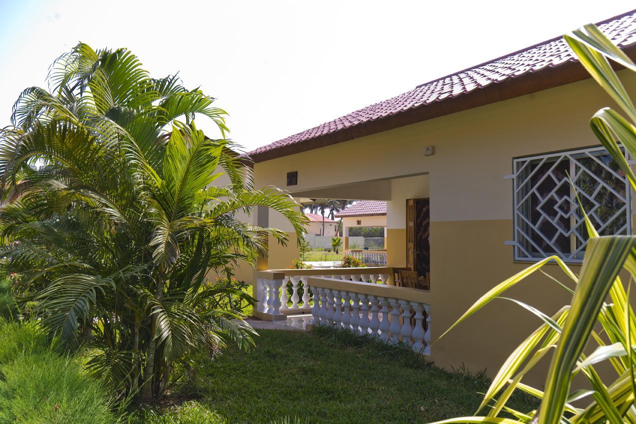 Kunta Kinteh Beach Complex Kotu Buitenkant foto